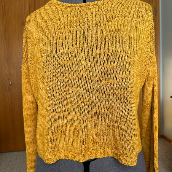 Gold Cropped loose Knit Sweater with Back V and X design Small - Picture 2 of 7